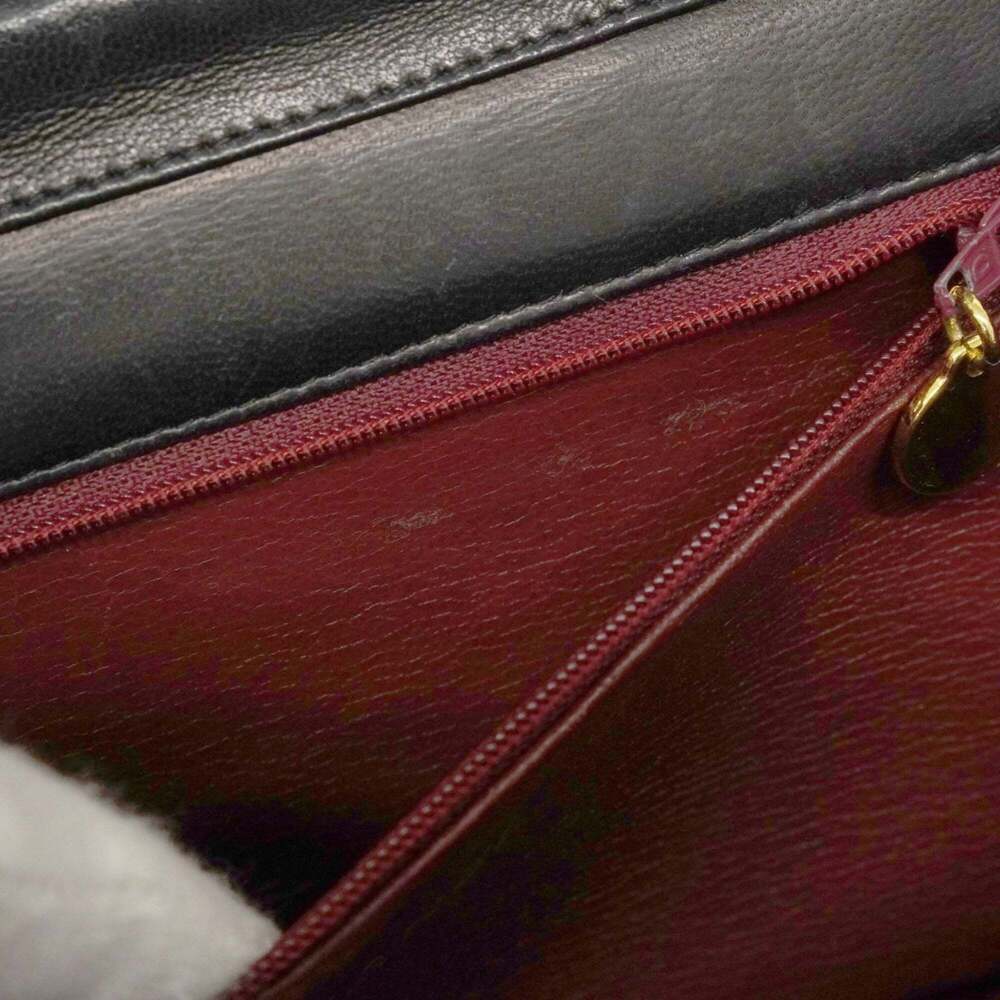 CHANEL Black Lambskin Leather Shoulder Bag - Picture 13 of 16